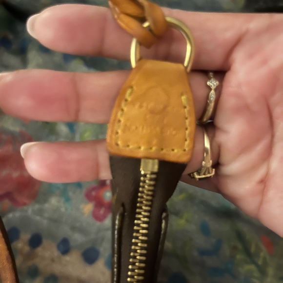 Louis Vuitton Monogram Pochette 100% Authentic - Picture 6 of 8